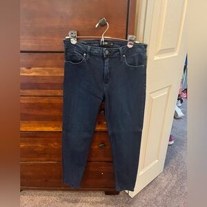 JUST BLACK

Grace Super Skinny Jean
12P | Indigo
$78.00